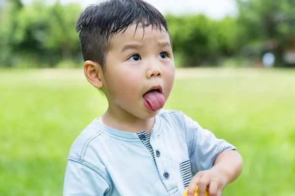 What to do if a three-year-old boy has intestinal obstruction?