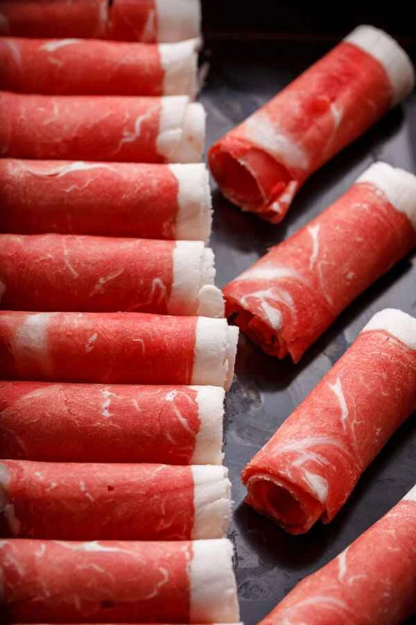 Can eating beef and mutton cause intestinal obstruction?